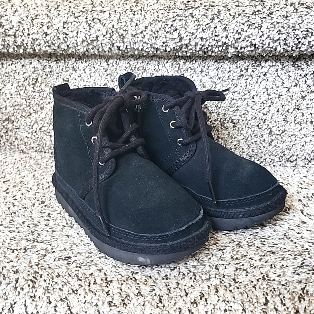 UGG Neumel II Unisex Kid Chukka Boot, Size 10 Black (1017320T)